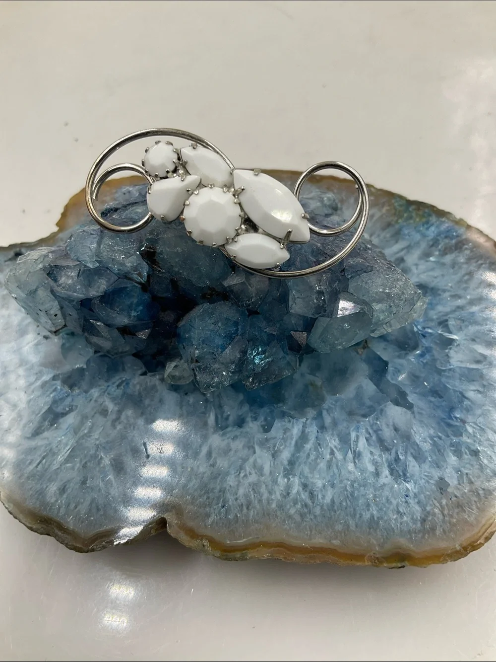 Vtg. White Milk Stone Silver Swirl Floral Brooch (2”Lx1”W)